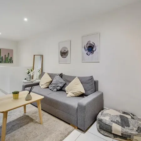 250 Sainte - Superb In * Παρίσι