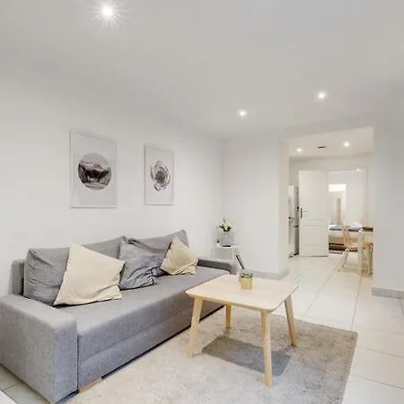 250 Sainte - Superb In * Παρίσι