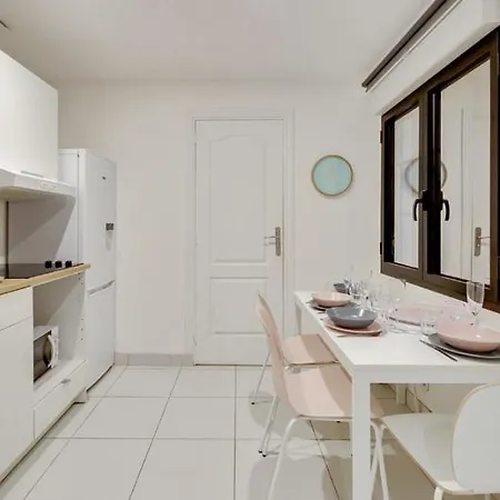 250 Sainte - Superb In * Παρίσι