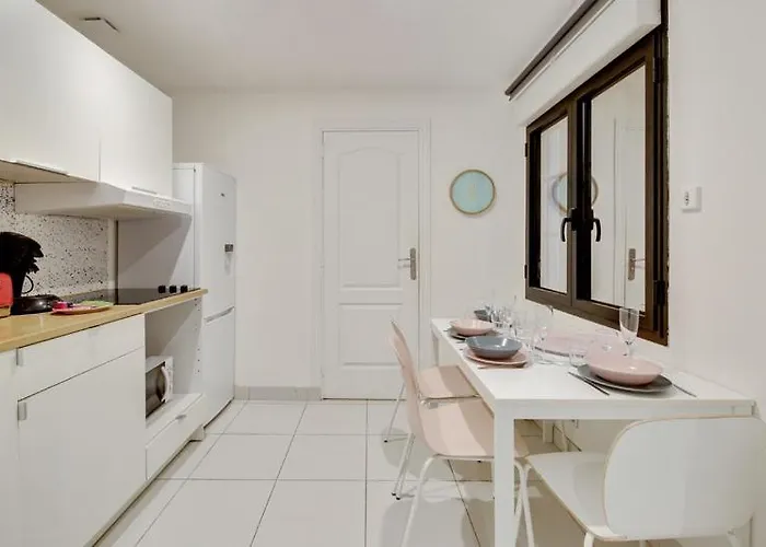250 Sainte - Superb In * Paris